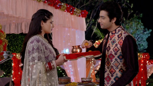 Watch Kasam Tere Pyaar Ki Season 1 Full Episode 213 28 Dec 2016 Online For Free On Jiocinema Com After completing 621 episodes the show went off the air on 27 july 2018. kasam tere pyaar ki 28 dec 2016