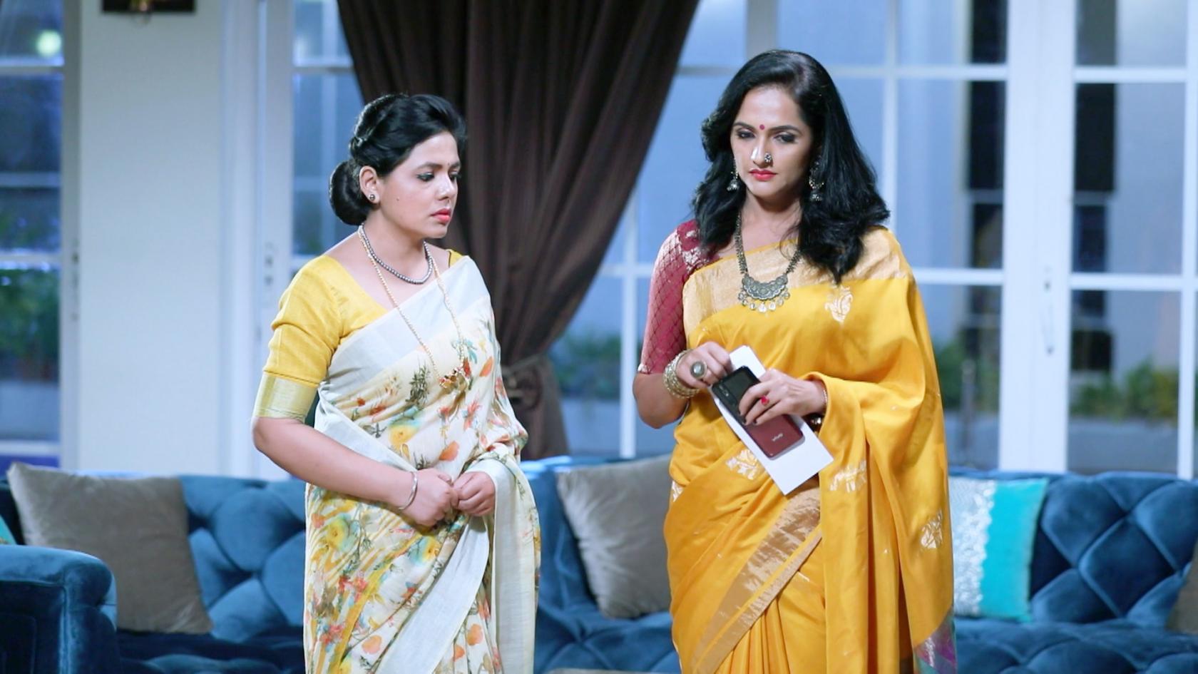 Watch Mooru Gantu Season 1 Full Episode 4 06 Feb 2020 Online For Free On Jiocinema Com Colors kannada drama serial mooru gantu episode 158 full episode. mooru gantu meghana explains her concern