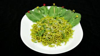 jiocinema - Desi Palak Noodles and Palak Khichdi
