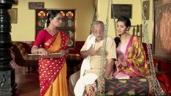 jiocinema - Ragini tells her parents about Bharani!