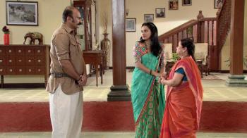 jiocinema - Saraswati helps Manoj's mother