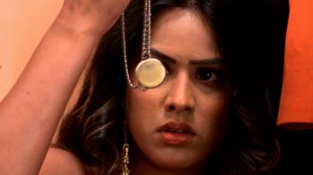 jiocinema - Aarohi recovers Netra's locket