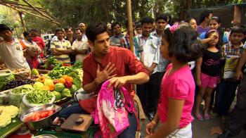 jiocinema - Siddharth Malhotra turns vegetable vendor!