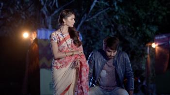 jiocinema - Soumya tries to change Arun's mind