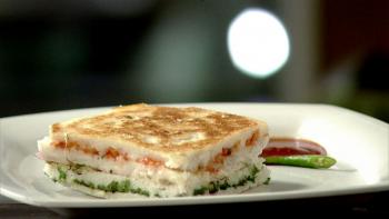 jiocinema - Uttapam Sandwich and Posto Vada bhaat