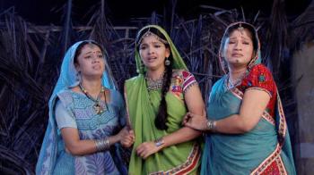 jiocinema - The villagers learn about Dundabha's suicide attempt