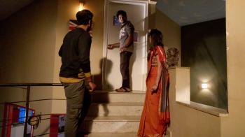 jiocinema - Akshay locks Kanchana's room to stop her