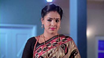 jiocinema - Devika stops Akash from meeting Bhumika