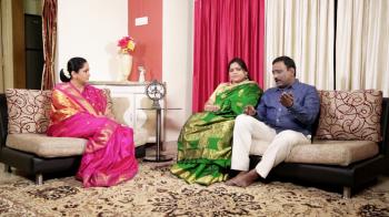 jiocinema - Alka meets Vishakha and Mahesh Subhedar