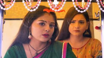 jiocinema - Raashi tries to uplift Priyanka's mood