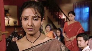jiocinema - Parinitha tells her family about Vidyadhar