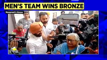 jiocinema - Manpreet Singh, Hockey team captain's mother emotional after his son led team to win bronze