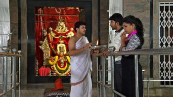 jiocinema - Arjun takes Bhumika to the temple