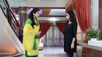 jiocinema - Tanu tries to instigate Anjali