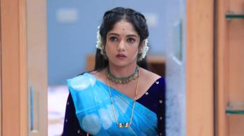 jiocinema - Geetha puts on her Mangalsutra