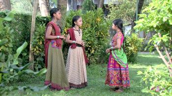 jiocinema - Suri encourages her friends to join a school