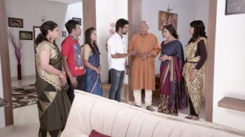 jiocinema - Akshay gives Kanchana an ultimatum