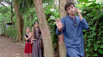 jiocinema - Suri learns the truth behind Bhiku's marriage