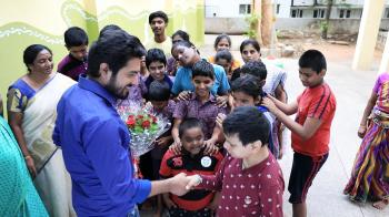 jiocinema - Raman celebrates his birthday in an orphanage
