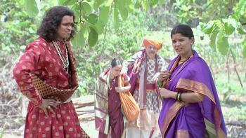 jiocinema - Kundalika takes his parents to Kashi