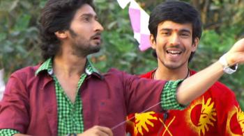 jiocinema - Mohan defeats Tanmay in the kite flying competition