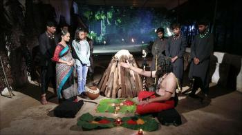 jiocinema - Kanchana's cremation begins