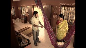 jiocinema - Pushkar convinces Damini to keep the secret