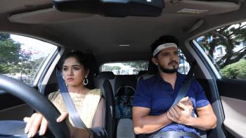 jiocinema - Geetha drives Vijay to college