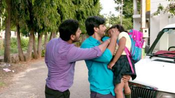 jiocinema - Rajeev finds an unconscious Bangari