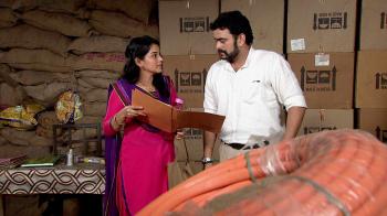 jiocinema - Saraswati tries to convince Raghav