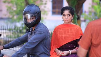 jiocinema - Vijay arrives to pick up Geetha