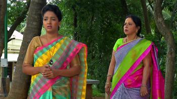 jiocinema - Taara tries to convince Bhumika about marriage