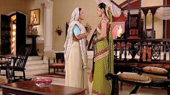 jiocinema - Vijay's mother gives Urmila some advice