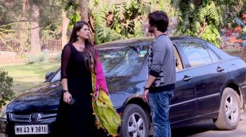 jiocinema - Anuja tries to go to Pune