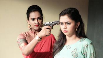 jiocinema - Chandrika holds Anjali at gunpoint!