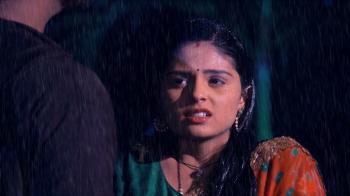 jiocinema - Shubh and Raashi gets wet in the rain