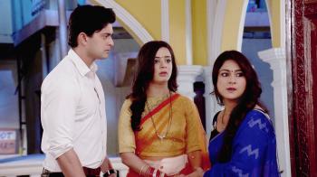 jiocinema - Simar restricts Piyush from entering the house