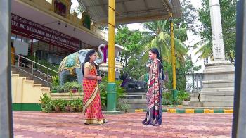 jiocinema - Bhoomika and Devaki meet at the temple