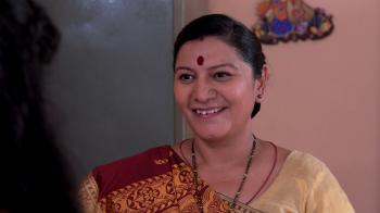 jiocinema - Jashoda gives her saree to Anokhi