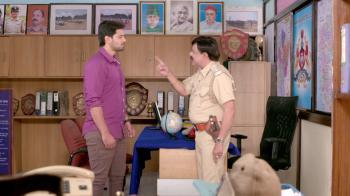 jiocinema - Police inspector gives Rajeev an ultimatum