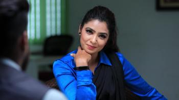 jiocinema - Kalpana invites Aniket to her party