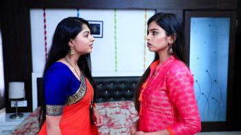 jiocinema - Raashi tackles Suraksha