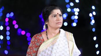 jiocinema - Pankaja crashes Rajeev's engagement