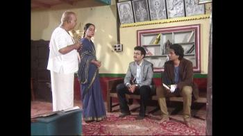 jiocinema - Chintadri tries to bribe Ramakrishna Shastry