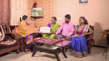 jiocinema - Alka meets Karuna Bane and her family