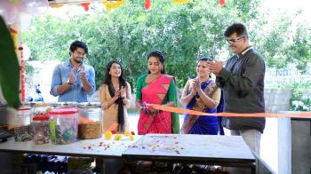 jiocinema - Vaidehi inaugurates her shop