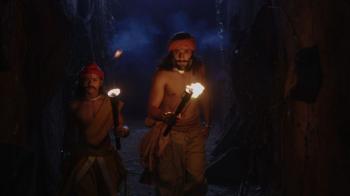 jiocinema - Ashoka finds the secret entrance