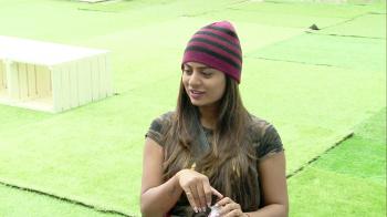 jiocinema - Deepika teases Kishan!