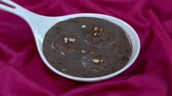 jiocinema - Bread Pakoda and Chocolate Rasmalai