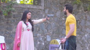 jiocinema - Chakor holds Raghav at gunpoint!